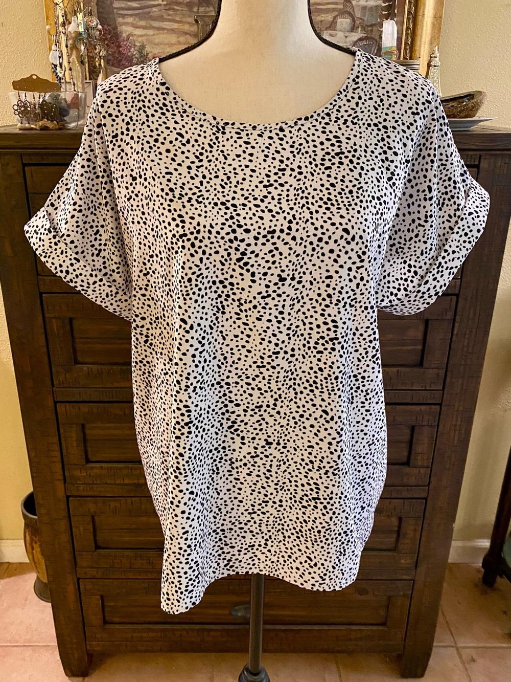 Shein Women’s Black & White Spot Print Short Sleeve Top